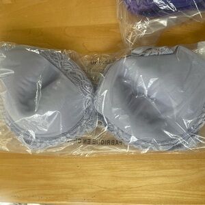 NWT Natori Feathers 38D bra in light blue (Polar Blue).